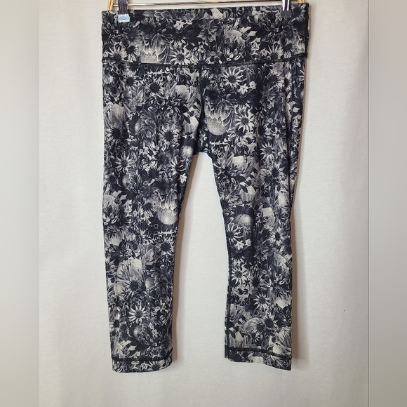 Lululemon Flowabunga Wunder Under Crop Full On Luxtreme Leggings size 10 - Picture 2 of 4